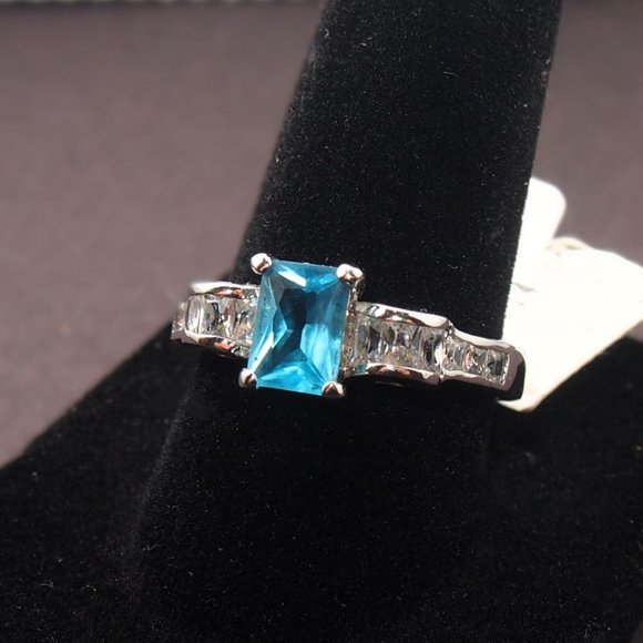 **WoW** Beautiful Fashion / Promise Ring With Blue Ice And White Stones - Picture 6 of 6